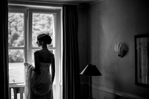 Braut am Fenster