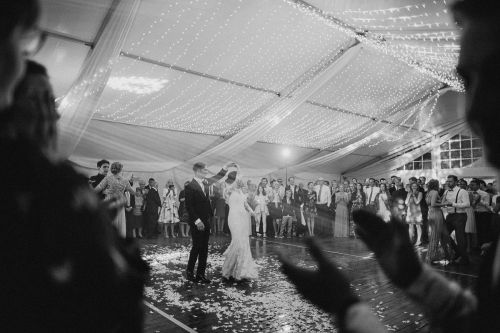 Schöne Hochzeitsfoto mit ersten Tanz bzw. Hochzeitstanz