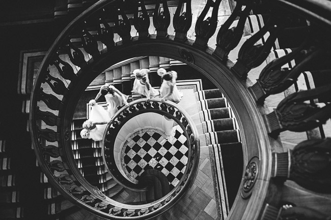 Kreative Hochzeitsfotos: Brautjungfern auf die Treppe  in Hannover