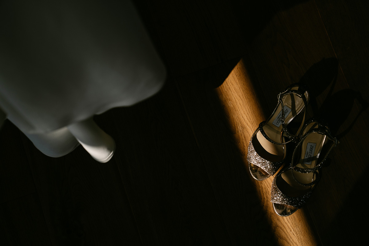 Schicke Schuhe im Lichtstrahl. jimmy Choo Schuhe