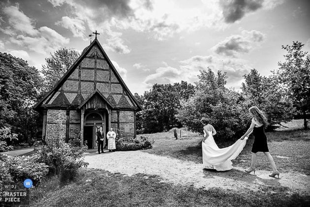 Hochzeitsfotografie Awards 17 Weg in die Kirche
