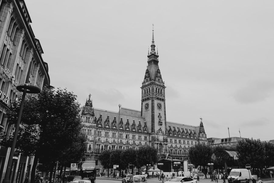 Hochzeitsfotograf für Standesamt & kleine Hochzeiten in Hamburg 10 Hamburger Rathaus am Rathausmarkt